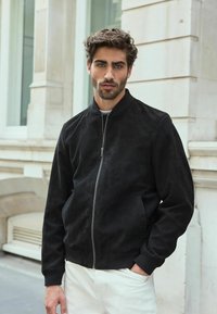 Next REGULAR FIT - Chaquetas bomber - black