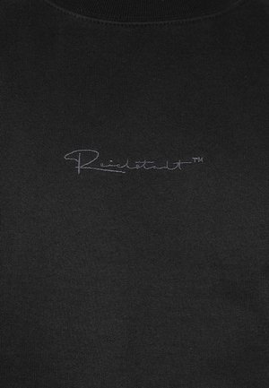 T-shirt en coton noir avec un col rond et un logo gris brodé sur la poitrine. Texture lisse avec une sensation de légèreté.