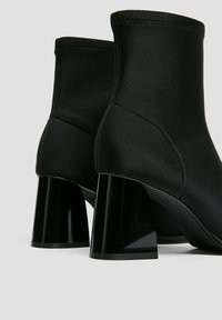 PULL&BEAR Bottines - black