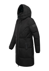 Sort polstret parka med hætte, prydet med et diagonalt quiltet design, front lynlås, sidelommer og logo patch på venstre ærme.
