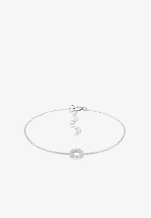 Silberarmband mit zarter Kette und rundem Anhänger, besetzt mit kleinen Edelsteinen, ausgestattet mit einem sicheren Verschluss und verstellbarer Länge.