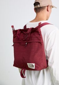 Unselected, sumac/alpine plum