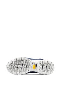 Suola Vibram bianca con pattern testurizzati per grip; tomaia sintetica blu per durabilità. Adatta ad attività all'aperto impegnative.