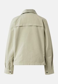 Hellbeige Jacke mit einem geknöpften Kragen, seitlichen Schlitzen und langen Ärmeln. Hergestellt aus einem glatten Stoff mit einem einfachen, schlanken Design.