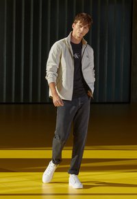 HARRINGTON - Casaco leve - eggshell