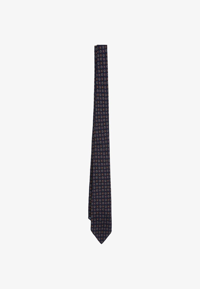 Corbata de color azul marino con un patrón repetido de pequeños motivos en forma de cuadrado en naranja y azul claro.