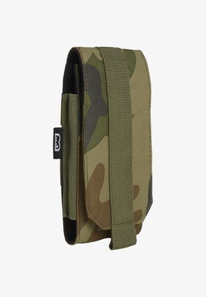 Camouflage zakje gemaakt van duurzaam materiaal. Voorzien van een veilige sluiting met een centrale strap. Toont een mix van groene en bruine patronen.