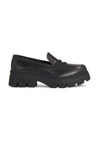 Mocassino in pelle nera con superiore testurizzato, cinturino elastico e suola in gomma spessa con scanalature pronunciate per una buona aderenza.