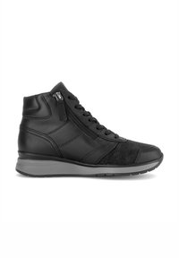 Zwarte hoge sneakers van een combinatie van glad leer en textuurleer, met een vetersluiting aan de voorkant en een rits aan de zijkant, op een grijze rubberen zool.