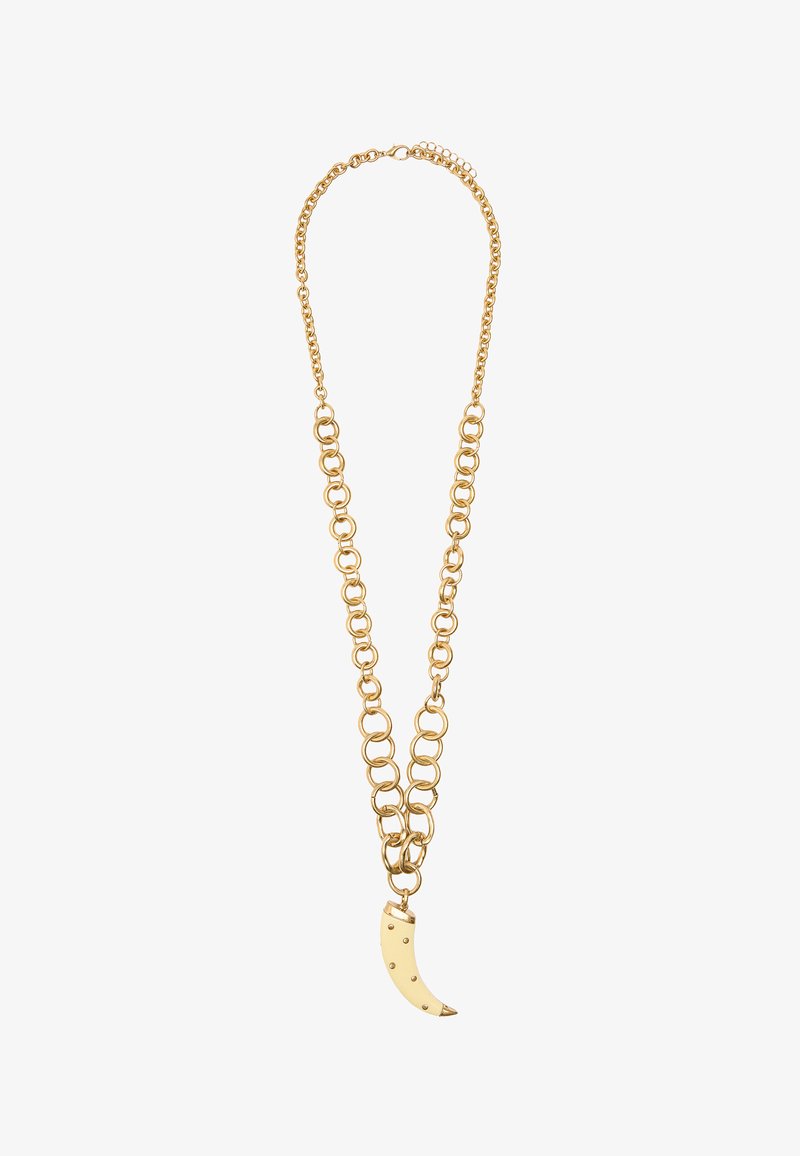 Złoty naszyjnik z łańcuszkiem, posiadający duże okrągłe ogniwa oraz półksiężycowy wisiorek o gładkim, jasnym wykończeniu i małych ćwiekach.
