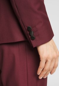 Isaac Dewhirst TUX - Κοστούμι - bordeaux