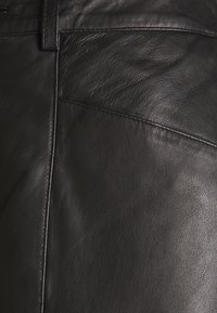 Cream Nahkahousut - black