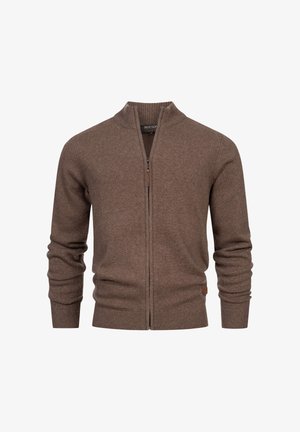 Barna cipzáros kardigán ribbelt strukturával, magas gallérral és testhez simuló ujjal. Az alján logó folt található.