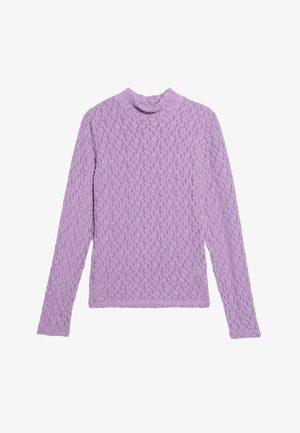 Lyse lilla strikket turtleneck sweater med et struktureret mønster og lange ærmer, der har en diskret ribbede halsudskæring og elastiske manchetter.