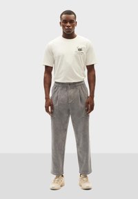 Thinking Mu SLACKS MAX - Pantaloni - light grey