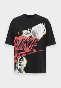 REISSUE CREW - T-shirt med print - black/infrared