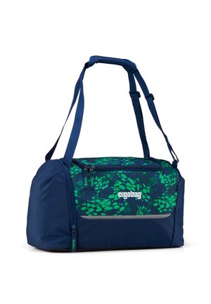 Marineblauer Duffelbag mit einer vorderseitigen grünem Blättermuster, ausgestattet mit einem einzelnen Reißverschluss-Hauptfach, verstellbaren Trägern und einem Logo.