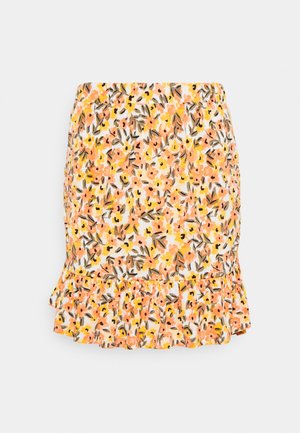 Blomstret mini nederdel i hvid med et livligt mønster af orange og gule blomster med grønne blade. Har en flæsekant nederst.