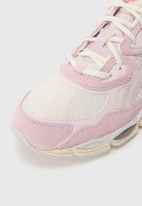 ASICS SportStyle GEL NYC UNISEX - Sportcipő - cream/rose water