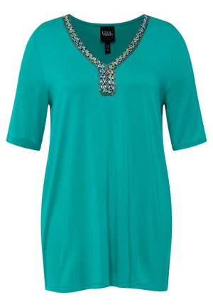 Turquoise T-shirt met korte mouwen, een V-hals en een bewerkte halslijn. Zacht materiaal met een relaxed pasvorm en een licht gebogen zoom.