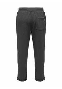 Grijze joggingbroek van zachte stof, met een trekkoord in de taille, taps toelopende pijpen en een enkele achterzak met een flap.