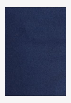 Dunkelmarineblauer Stoff mit glatter Textur und gleichmäßiger Oberfläche; keine Muster oder Hardware sichtbar, einheitliche Farbe über die gesamte Fläche.