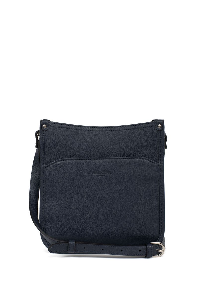 Borsa a tracolla in pelle blu navy con una texture liscia, dotata di una tasca frontale e di una tracolla regolabile con una fibbia argentata.