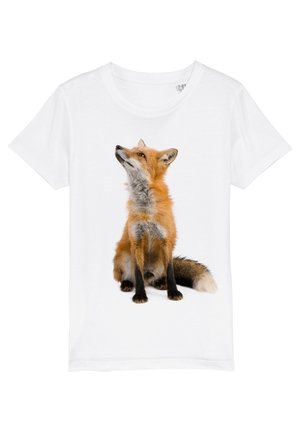 Hvid t-shirt med korte ærmer med et detaljeret print af en siddende rød ræv, der kigger opad, midt for på forsiden.