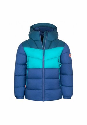 Blaue und türkise wattierte Winterjacke mit Kapuze, Frontreißverschluss, Seitentaschen und kleinem Flaggenpatch am linken Ärmel.