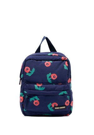 Zaino blu navy con motivi floreali rossi e verdi, tasca frontale con cerniera, manico superiore e etichetta "BOBO CHOSES" sulla tasca.