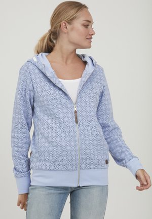 Blå zip-up hoodie med ett mönstrat tyg, ljusblå detaljer och en framficka. Har en huva samt ribbade ärmslut och fåll.