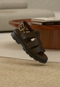 Δεν επιλέχθηκε, dark brown