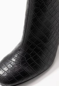 Monki Botines bajos - black