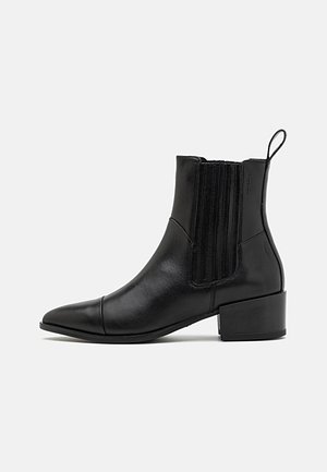 MARJA - Klasiski puszābaki - black