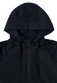 Veste à capuche bleu marine avec fermeture éclair sur toute la longueur, tissu texturé, cordons de serrage ajustables et design minimaliste.