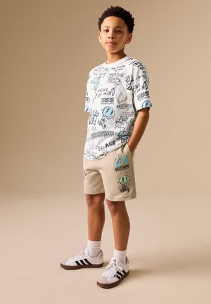 Next, REGULAR FIT - SHORT SLEEVE T-SHIRT AND SHORTS SET  . - Træningsbukser - stone