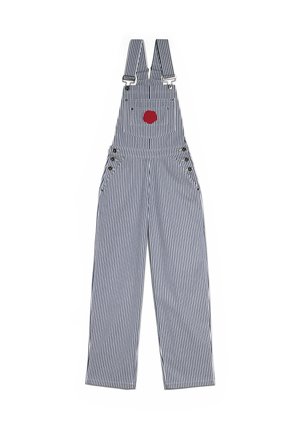 Bretelle a righe blu e bianche con una tasca a toppa rossa, realizzate in tessuto resistente, con spalline regolabili e dettagli in metallo.