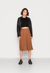 ONLY ONLJULLA SKIRT - Saia plissada - dachshund