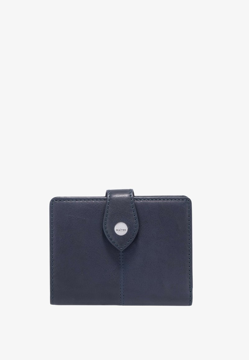 Námořnicky modrá kožená peněženka s hladkou texturou, vybavená zapínáním na patentku a vyraženým stříbrným logem. Obdélníkový tvar s detaily prošívání.