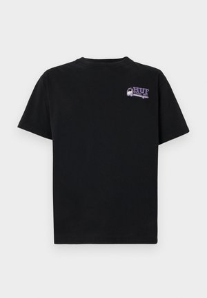 Czarny t-shirt z krótkim rękawem z małym fioletowym logo ciężarówki oraz napisem "HUF TOOL INC" na lewej piersi.