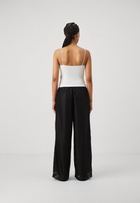 Gina Tricot SCARLETT SHORT SINGLET 2 PACK - Top - black/white