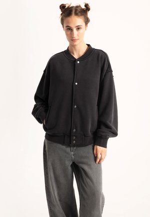 - Kurtka Bomber