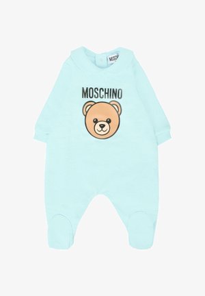 Tutina azzurra con maniche lunghe, caratterizzata da una grafica di un orso marrone e il testo "MOSCHINO". Tessuto morbido e design con colletto arrotondato.