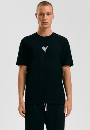 - T-shirt z nadrukiem