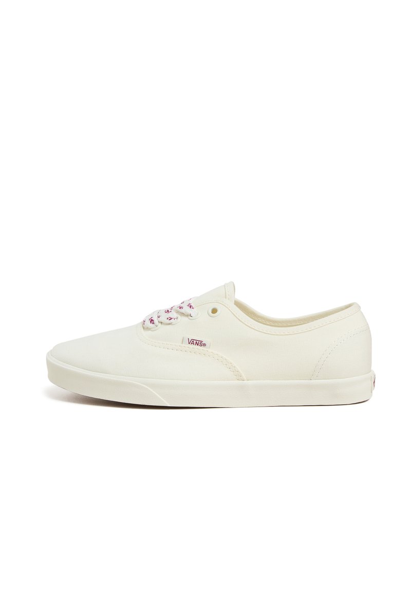Weiße Canvas-Sneaker mit rosa Schnürsenkeln, flache Form, runde Zehen, Vans-Logo an der Seite, gestickte Akzente und Gummisohle.