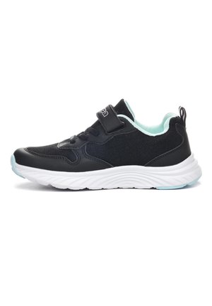 Basket pour enfants noire et bleu clair avec fermeture Velcro, tige en mesh et synthétique, et semelle blanche texturée.