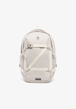 Helle graue Rucksack mit zwei seitlichen Taschen, verstellbaren Trägern und einem Tragegriff oben. Aus strapazierfähigem Material gefertigt, mit Logodetail auf der Vorderseite.