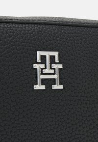 Thumbnail Image 4