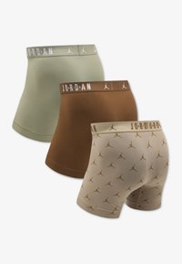 Τρία ζευγάρια μποξεράκια: ελιάς πράσινο, καφέ, και μπεζ με χρυσά λογότυπα Jordan· ελαστικές μέσες με το γράψιμο "JORDAN". Λείο υλικό.