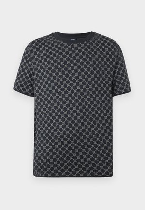 Camiseta negra de manga corta con un patrón repetido de diseños circulares blancos interconectados, cuello redondo y corte regular.